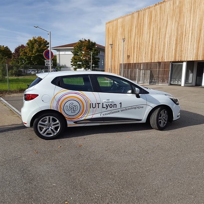 Flocage du logo de l'IUT Lyon 1 sur véhicule