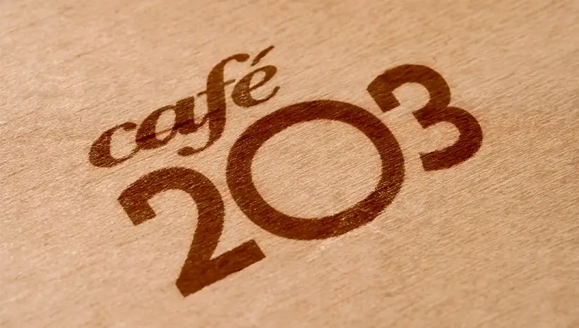 Logo sur bois du cafe 203