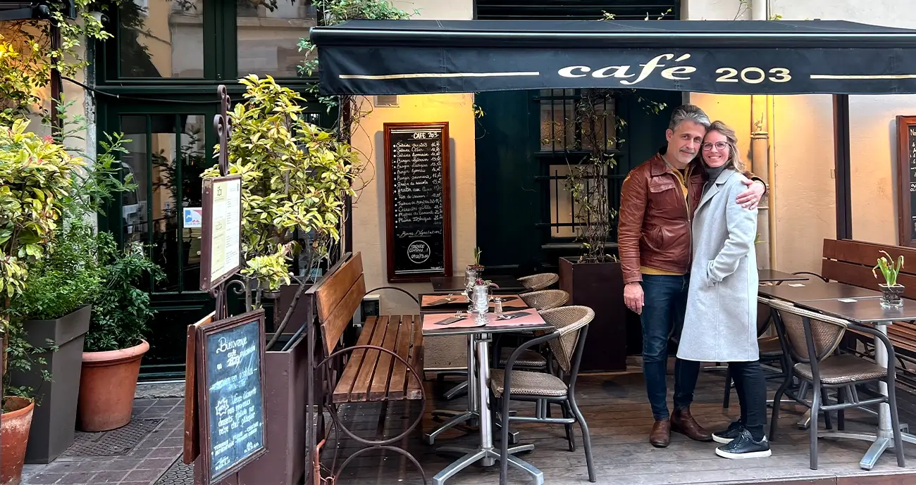 Proprietaires du cafe 203