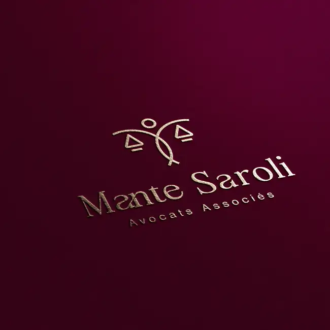 Embossage du logo Mante Saroli
