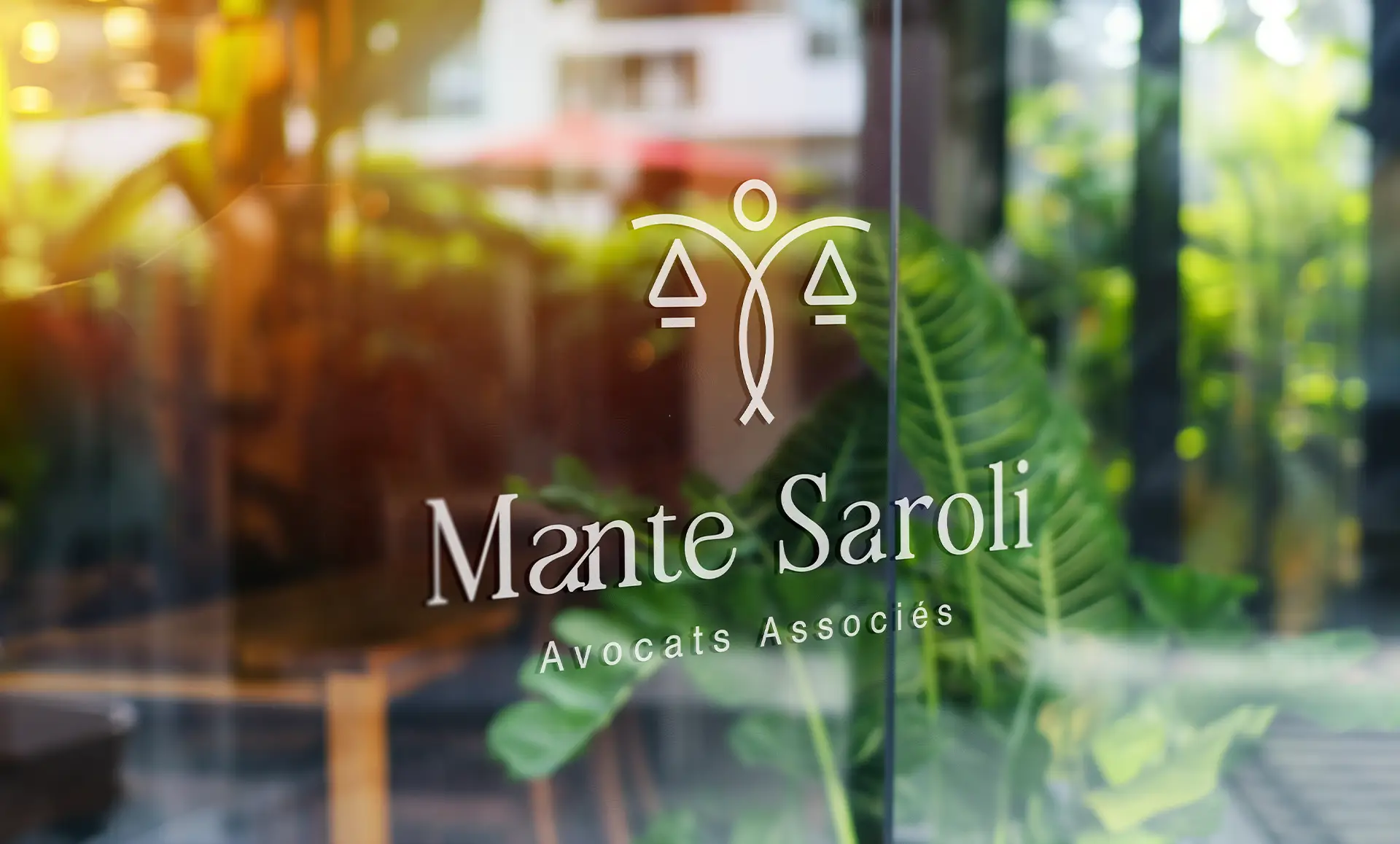 Vitrophanie du logo du cabinet d'avocats Mante Saroli