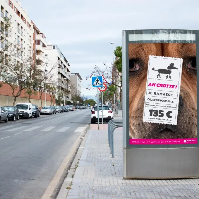 Affiche de sensibilisation canine n°2 présentant un visuel créatif et humoristique pour inciter à ramasser les déjections canines à Publier.