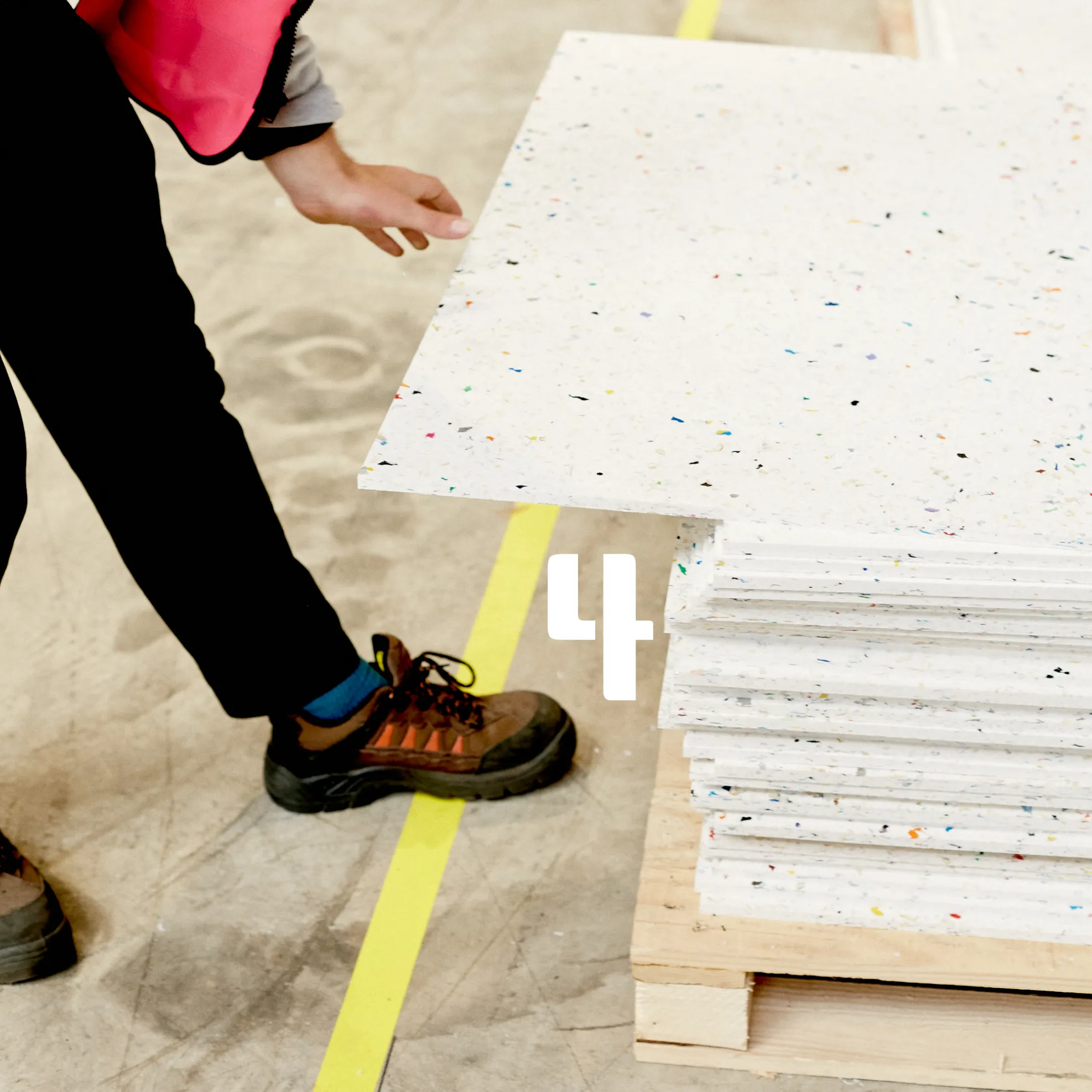 Photographie d'une palette de panneaux Refab en plastique recyclé